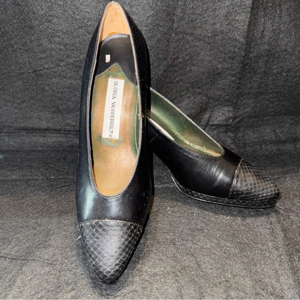 New Vintage Gloria Vanderbilt Size 6.5 Wicked Heels Shoes Black Texture Cap Toe